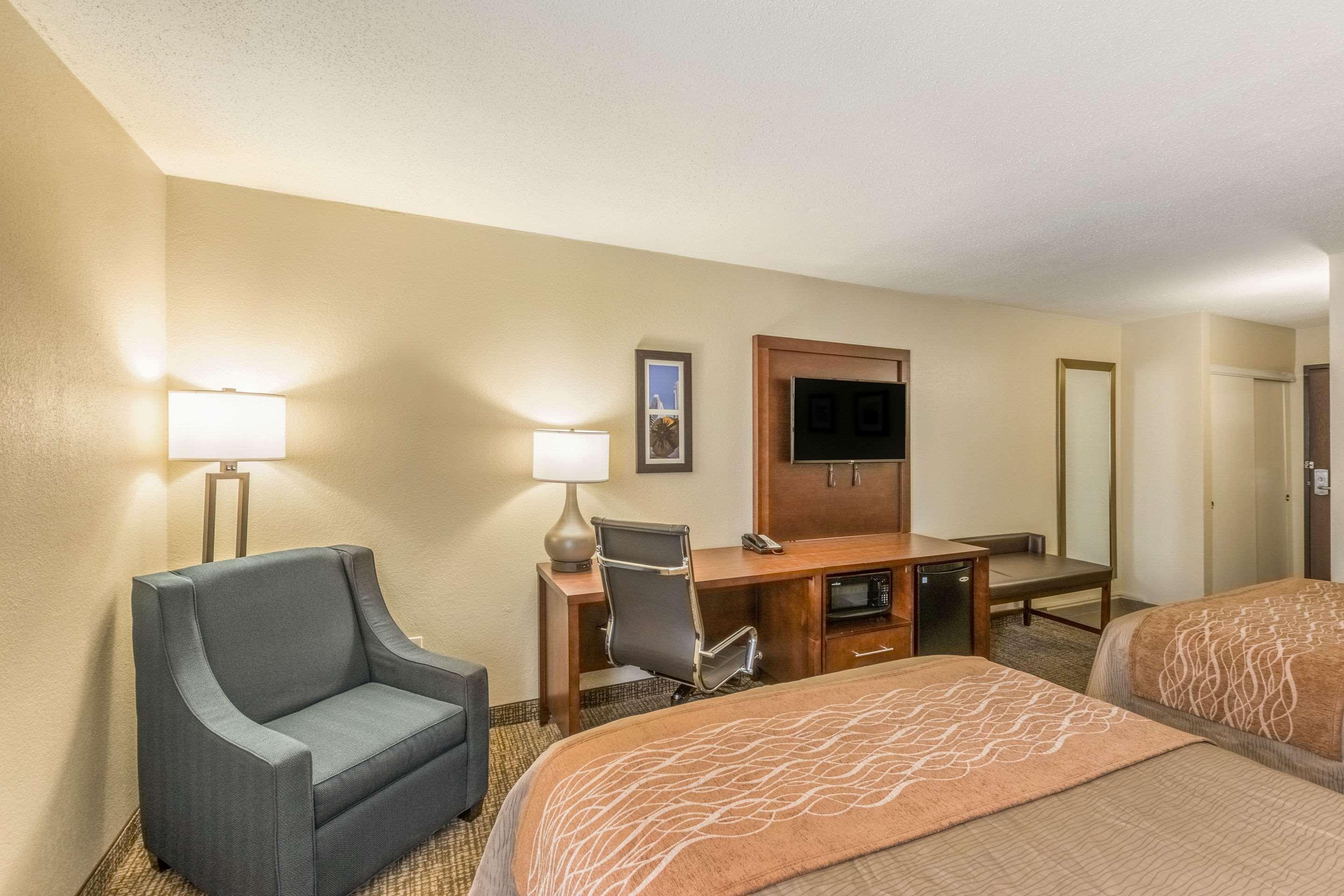 Comfort Inn Charlotte Airport Uptown Bagian luar foto