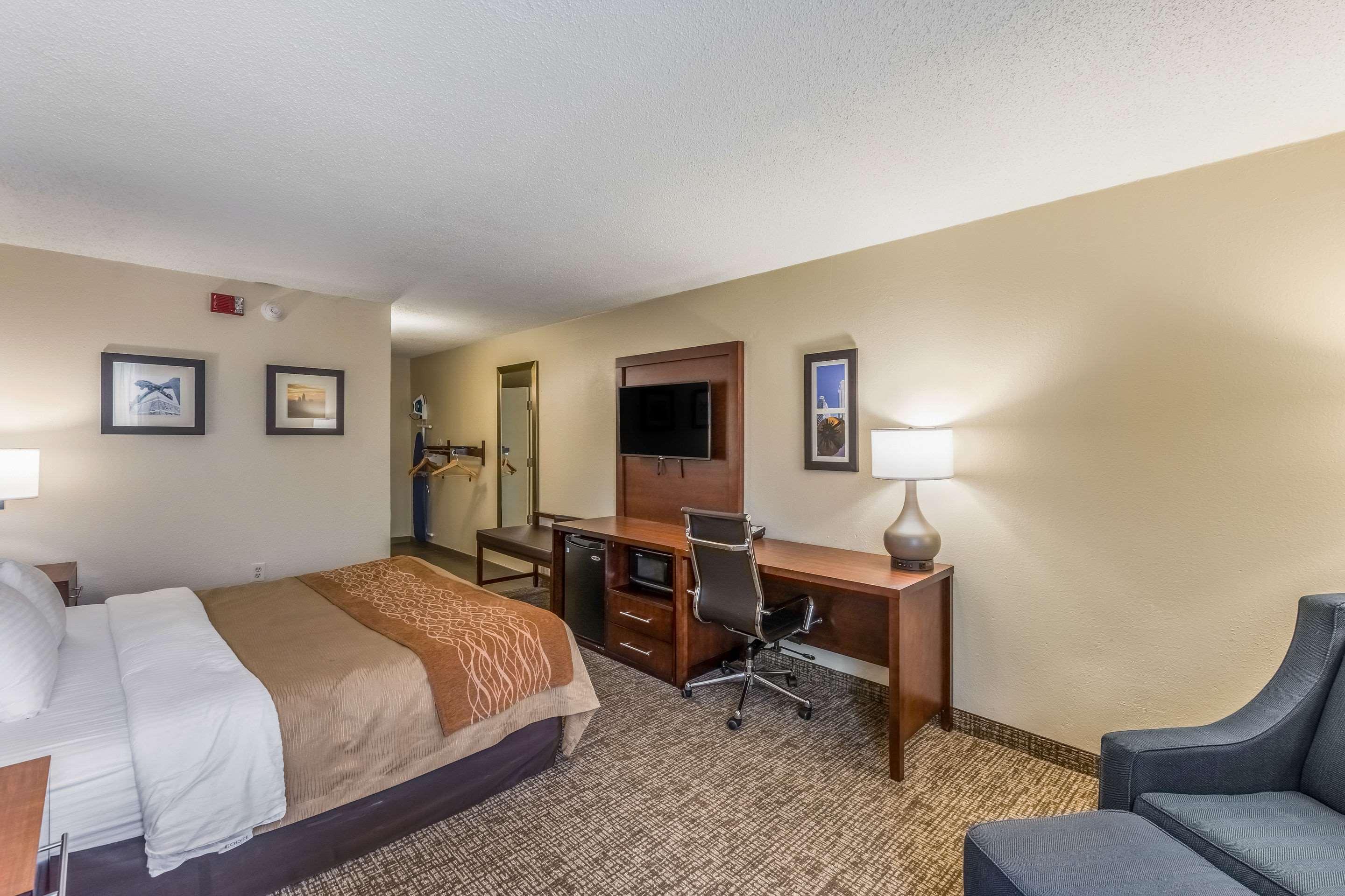 Comfort Inn Charlotte Airport Uptown Bagian luar foto