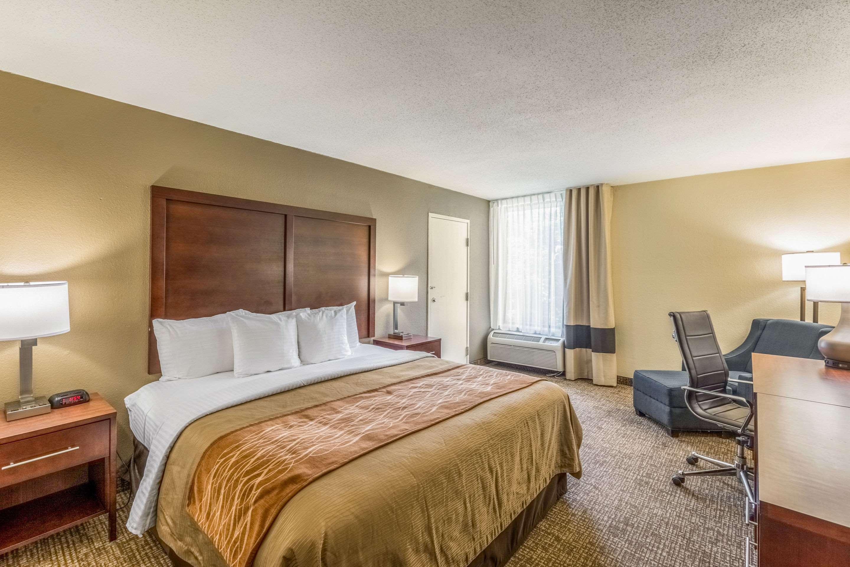 Comfort Inn Charlotte Airport Uptown Bagian luar foto