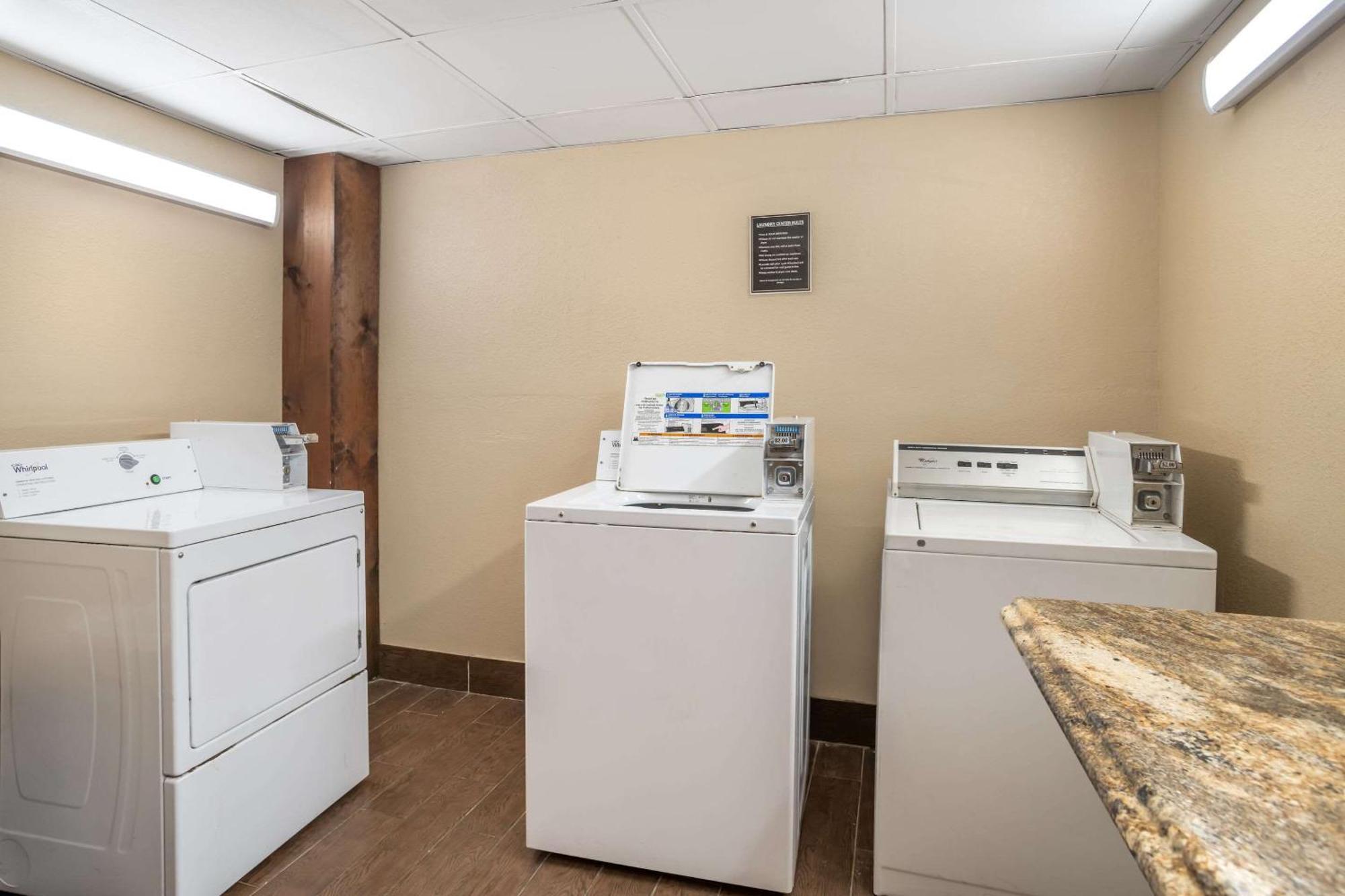 Comfort Inn Charlotte Airport Uptown Bagian luar foto