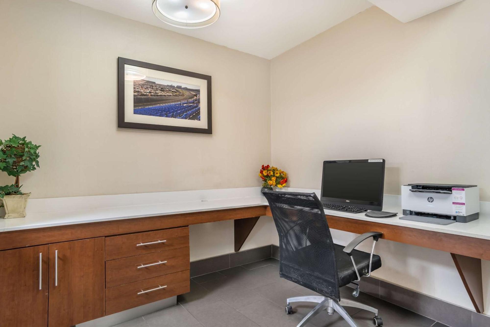 Comfort Inn Charlotte Airport Uptown Bagian luar foto