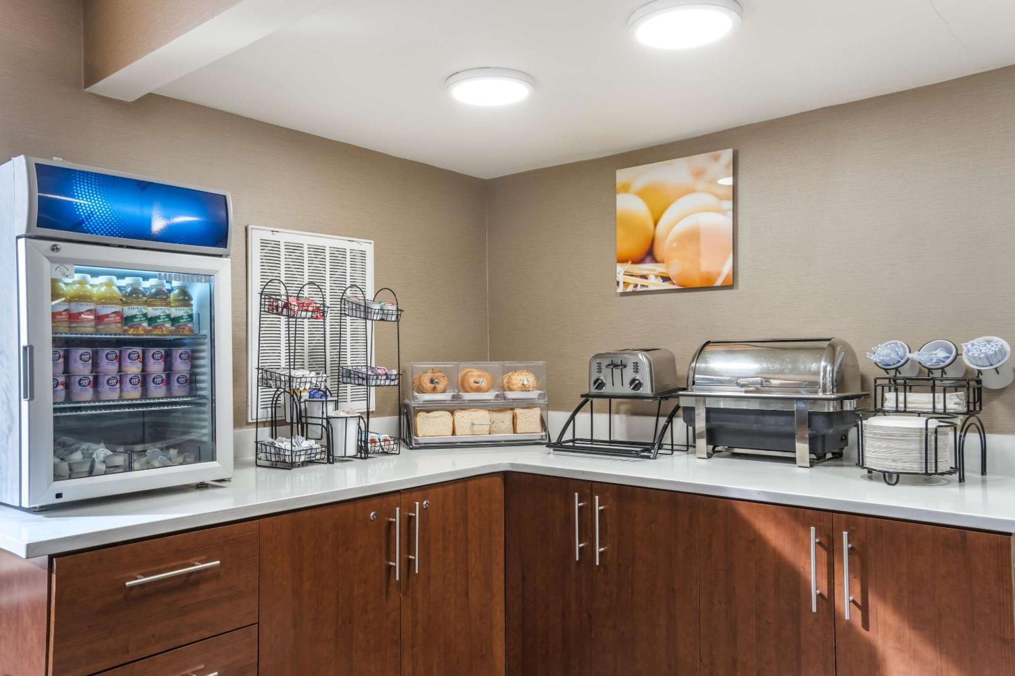 Comfort Inn Charlotte Airport Uptown Bagian luar foto