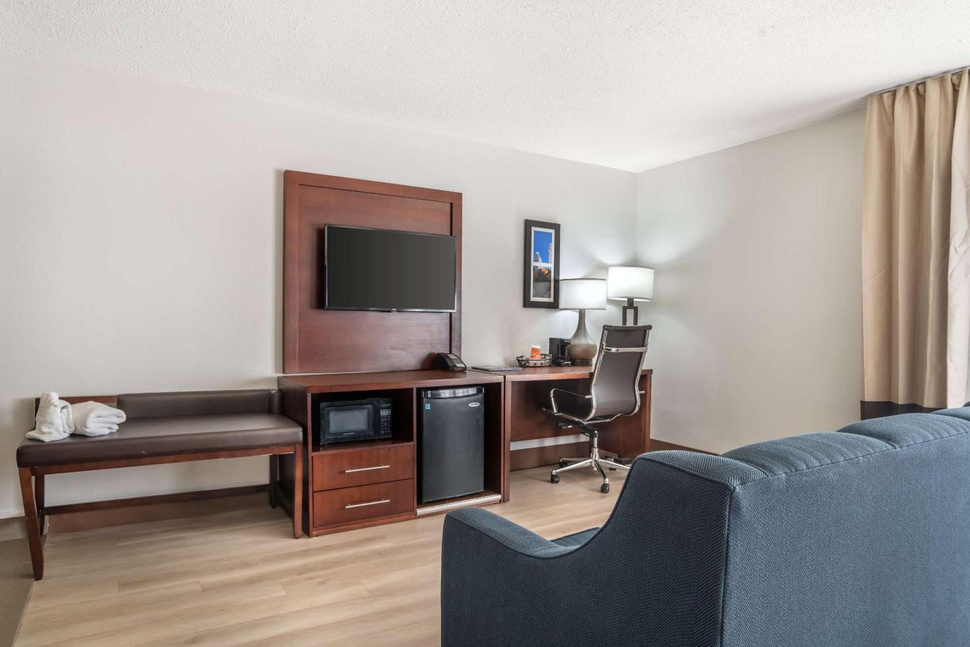 Comfort Inn Charlotte Airport Uptown Bagian luar foto