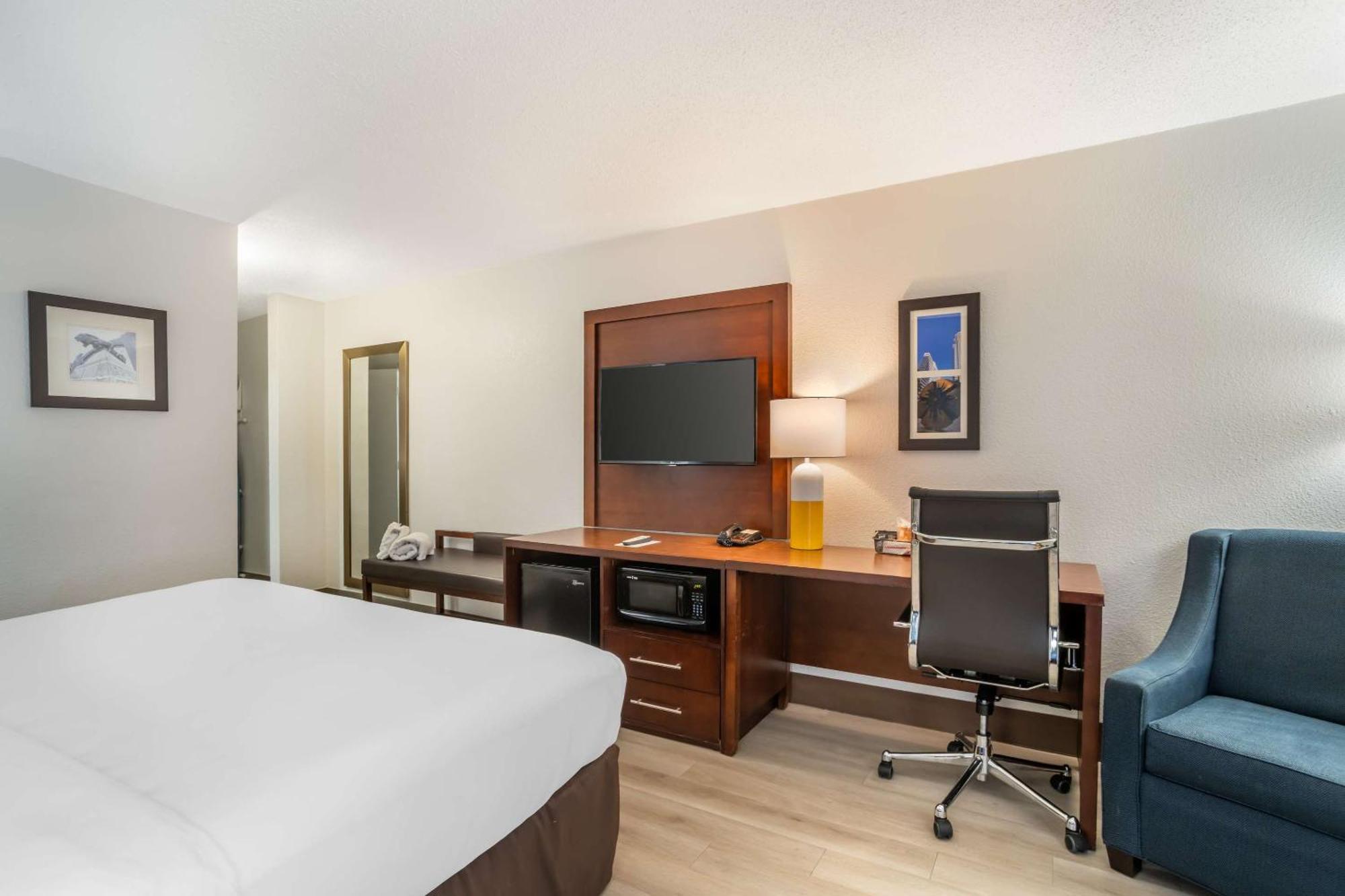 Comfort Inn Charlotte Airport Uptown Bagian luar foto