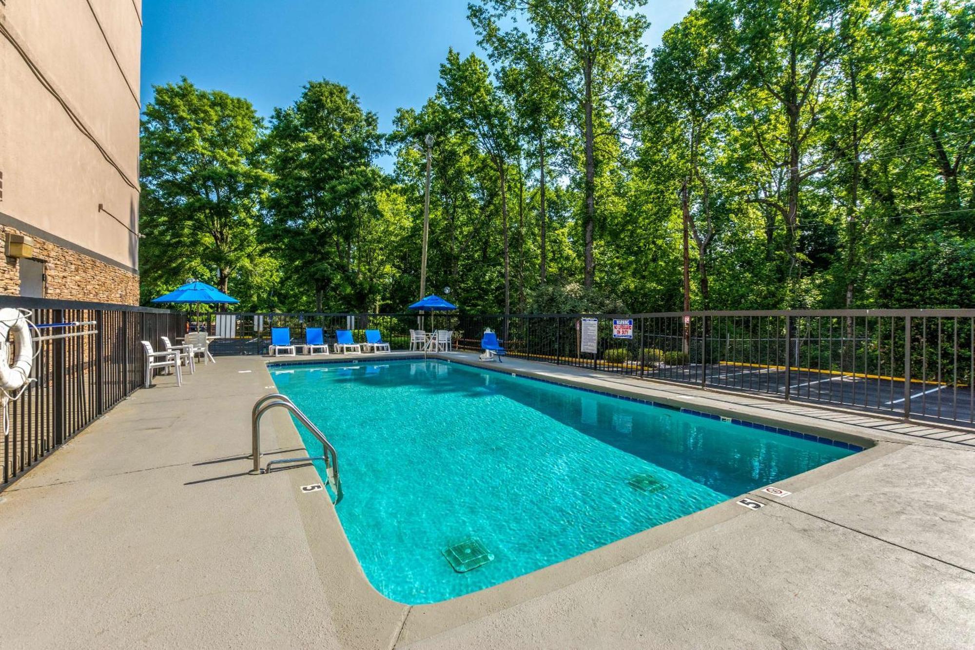 Comfort Inn Charlotte Airport Uptown Bagian luar foto