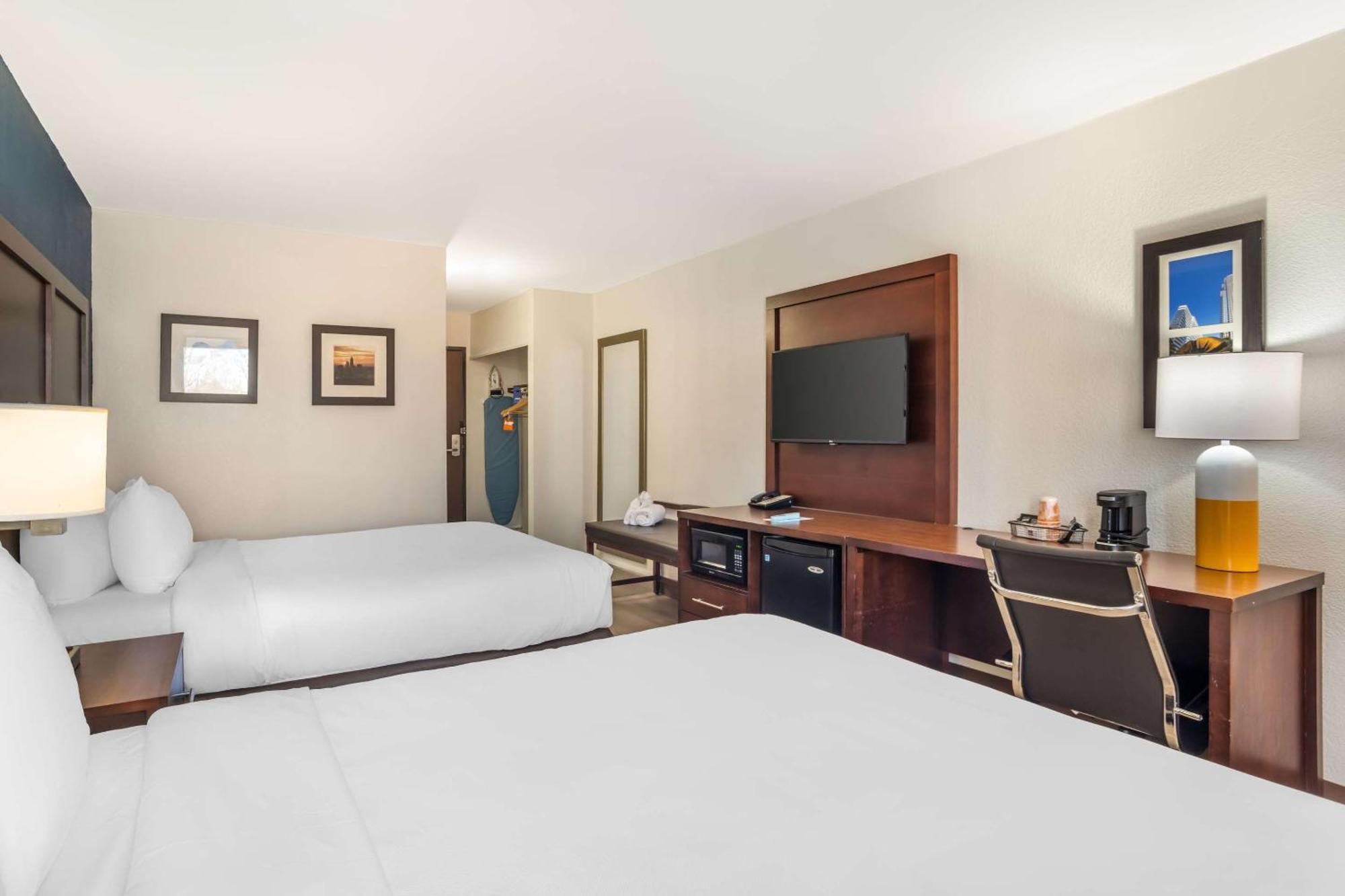Comfort Inn Charlotte Airport Uptown Bagian luar foto