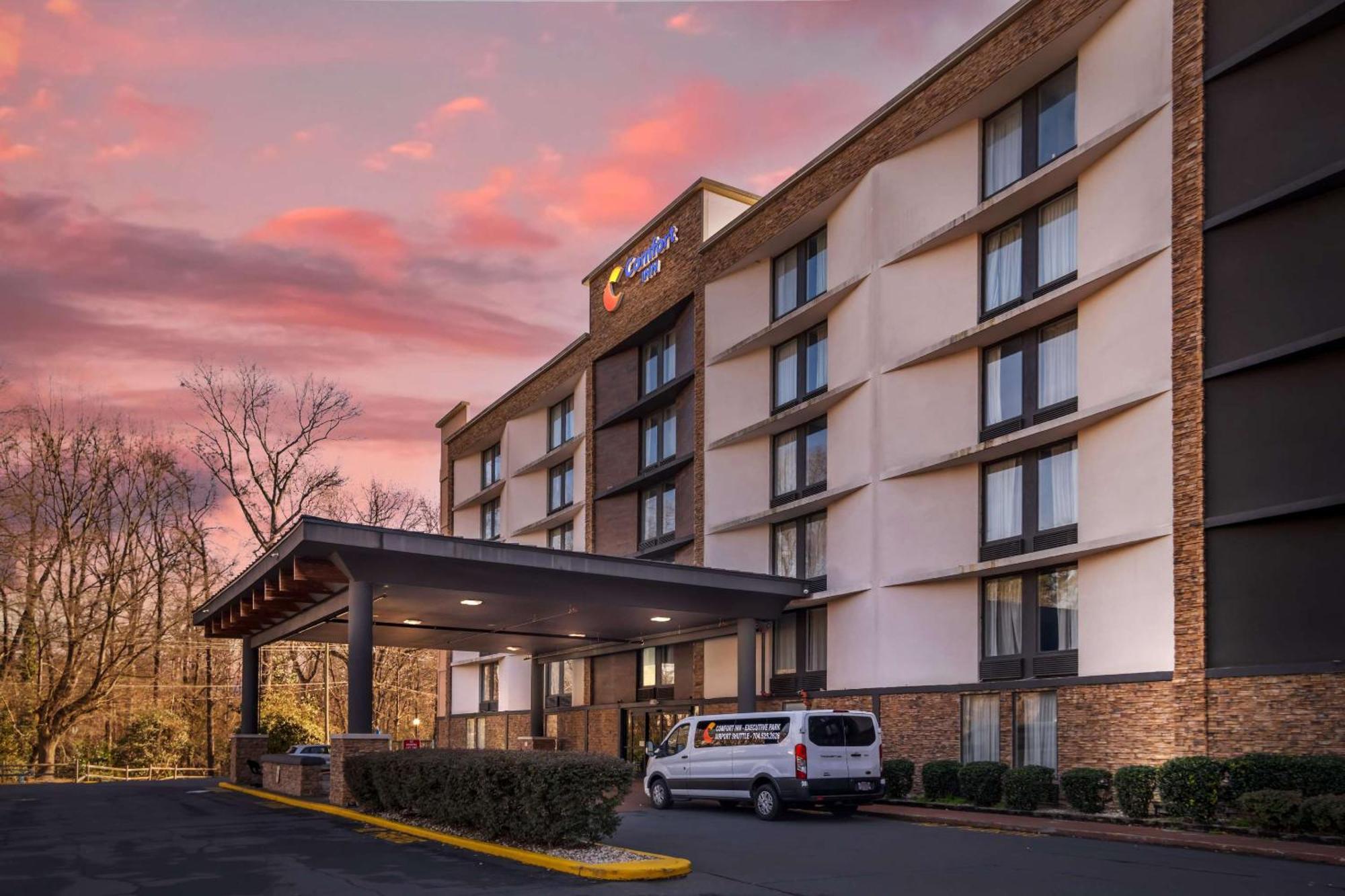 Comfort Inn Charlotte Airport Uptown Bagian luar foto