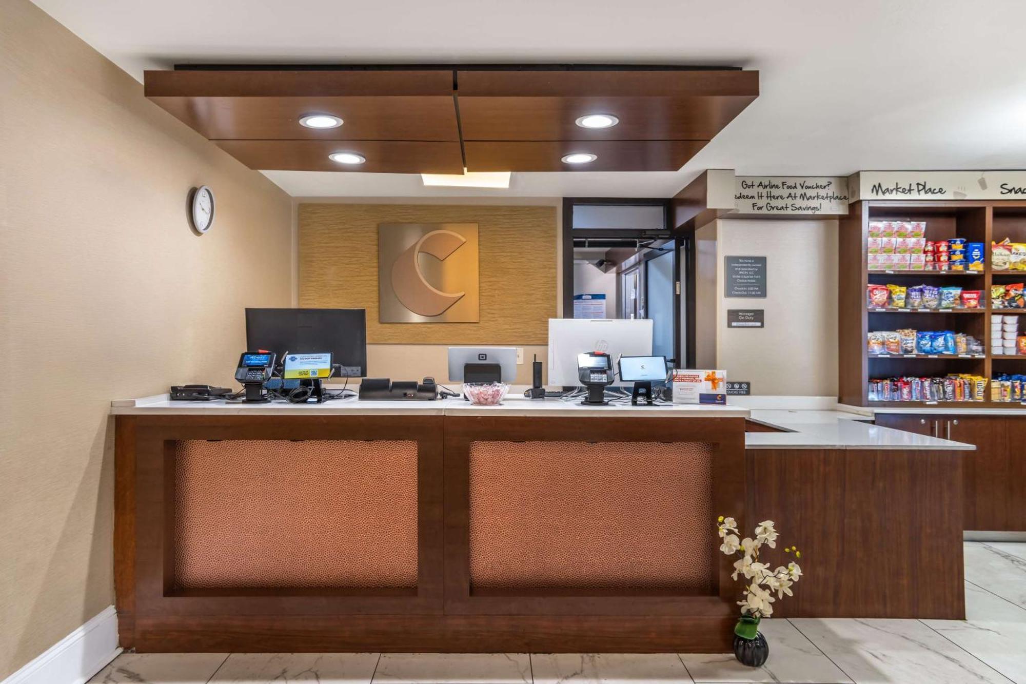Comfort Inn Charlotte Airport Uptown Bagian luar foto