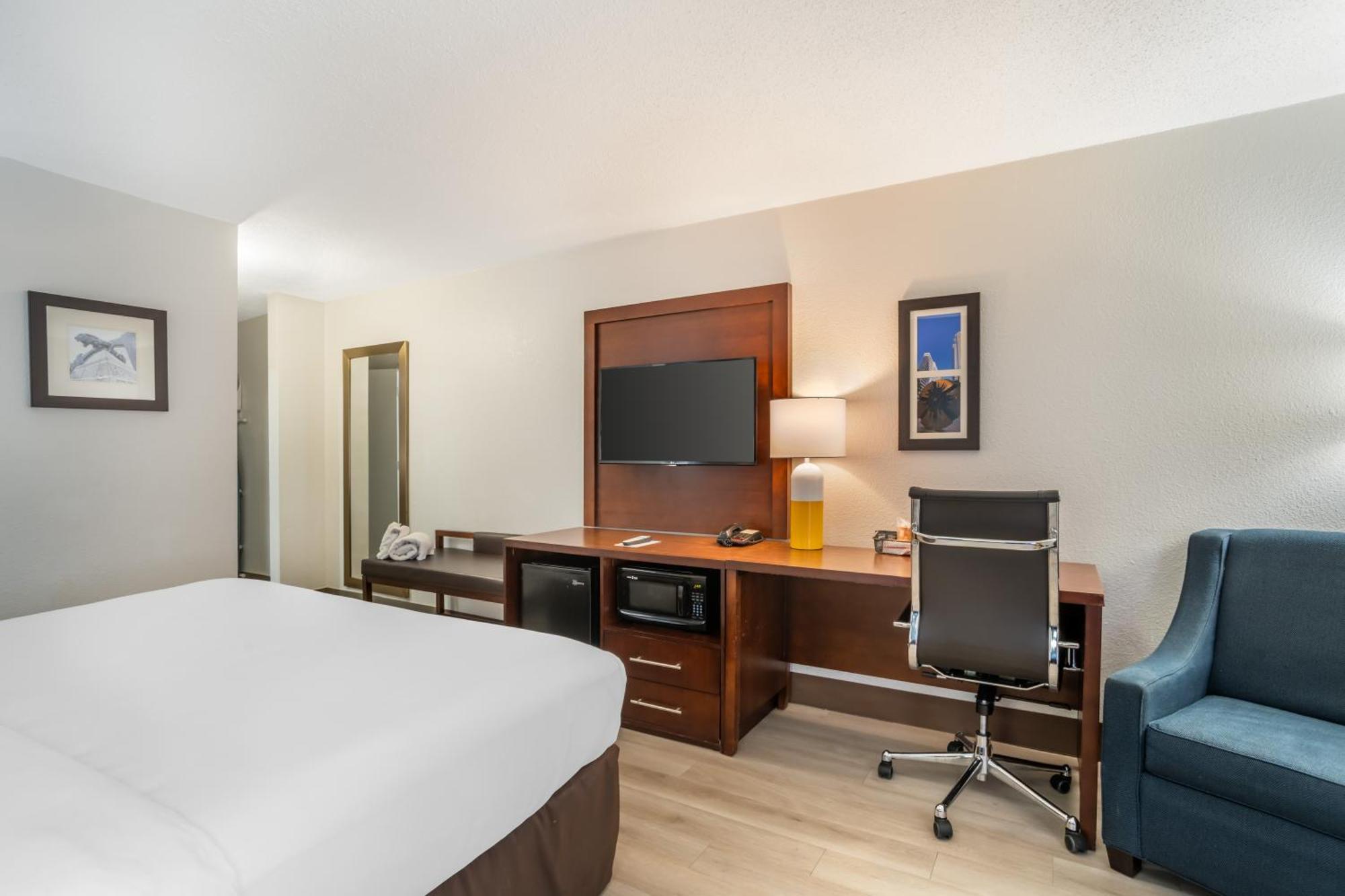 Comfort Inn Charlotte Airport Uptown Bagian luar foto